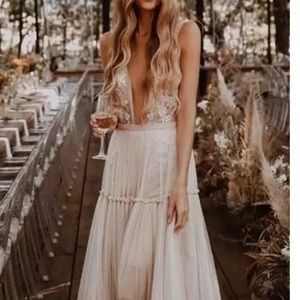 Beautiful dress! Rue de seine vibes